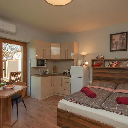 Paradiso Apartmanhaz * Gyula