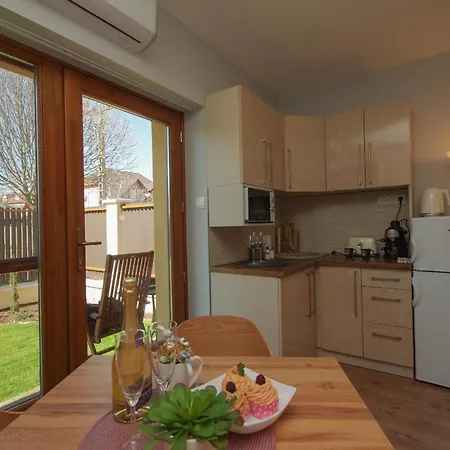 Paradiso Apartmanhaz Дьюла