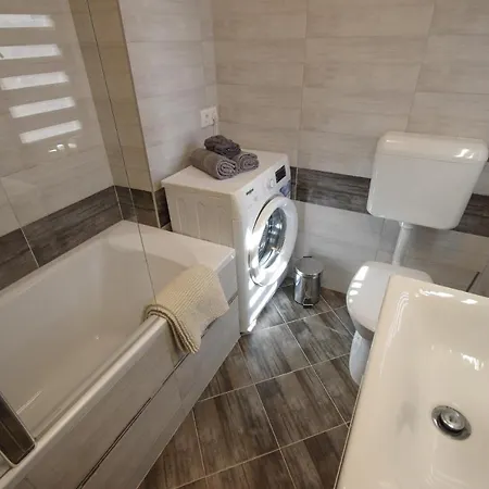 Paradiso Apartmanhaz * Gyula