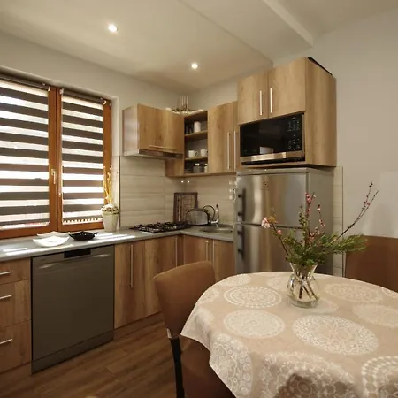 Paradiso Apartmanhaz Дьюла