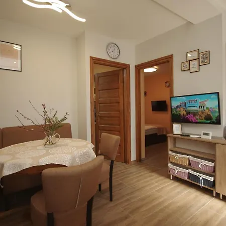 アパート Paradiso Apartmanhaz ギュラ