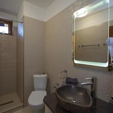 Paradiso Apartmanhaz *